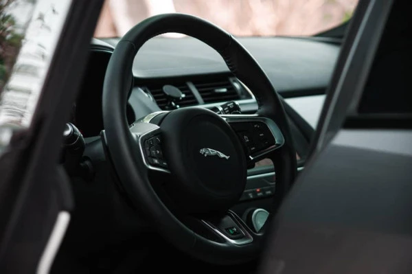 Jaguar E-Pace (Gris Oscuro), 2020