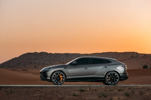 Lamborghini Urus (Dark Grey), 2022