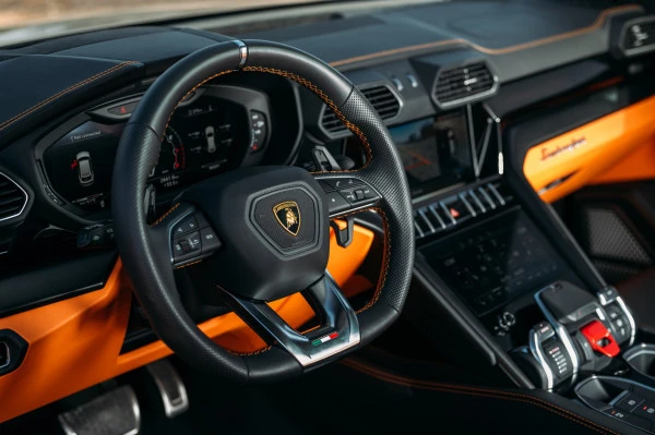 Lamborghini Urus (Dark Grey), 2022
