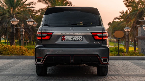 Nissan Patrol Nismo (Grigio Scuro), 2022