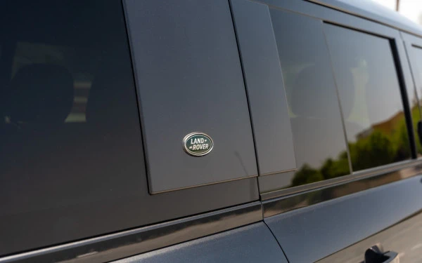 Range Rover Defender (Dunkelgrau), 2022
