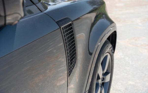 Range Rover Defender (Dunkelgrau), 2022