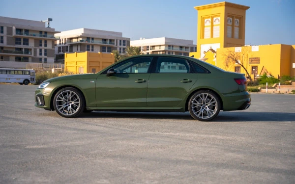 أودي A4 (أخضر), 2024