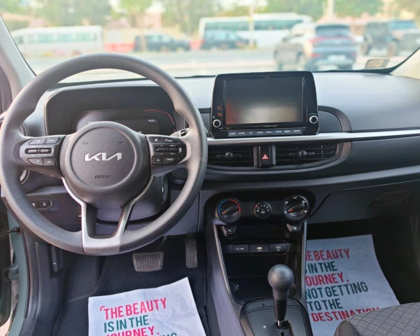 KIA Picanto (verde), 2025