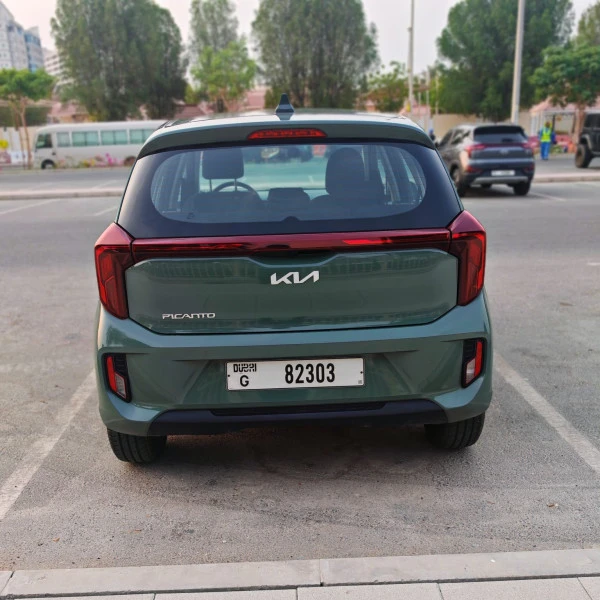 KIA Picanto (verde), 2025