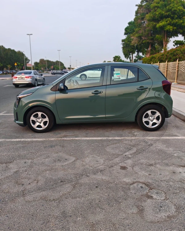 KIA Picanto (verde), 2025