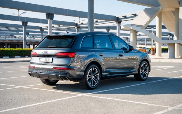 Audi Q7 (Grey), 2025