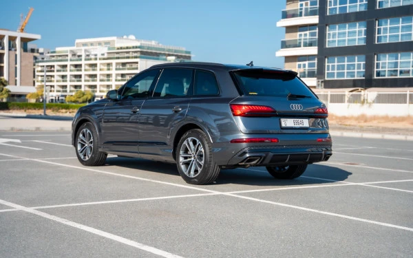 Audi Q7 (Grey), 2025
