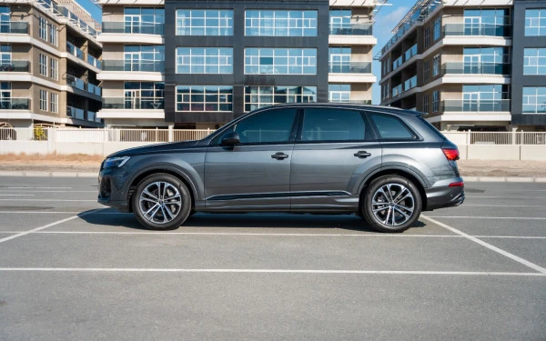 Audi Q7 (Grey), 2025