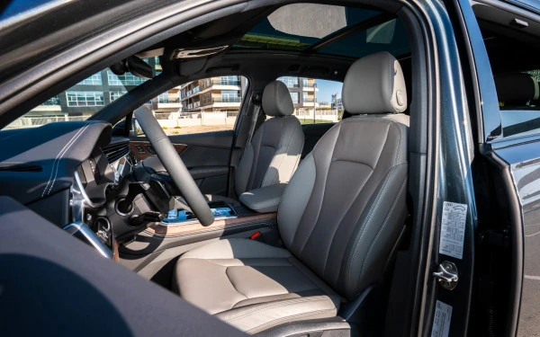 Audi Q7 (Grey), 2025