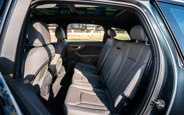Audi Q7 (Grey), 2025