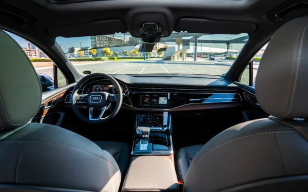 Audi Q7 (Grey), 2025