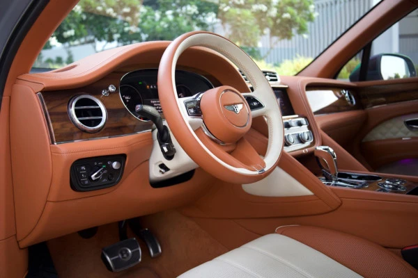 Bentley Bentayga (Grau), 2021