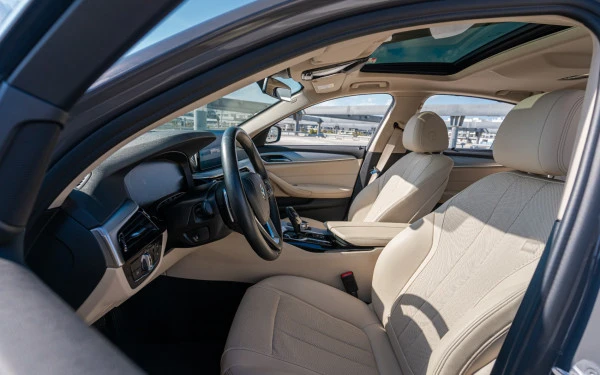 BMW 520i (Grey), 2021