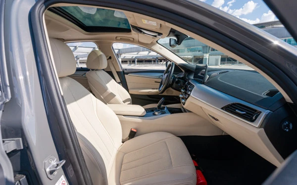BMW 520i (Grey), 2021