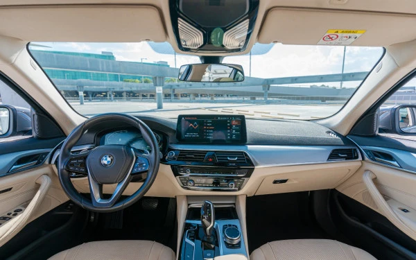 BMW 520i (Grey), 2021