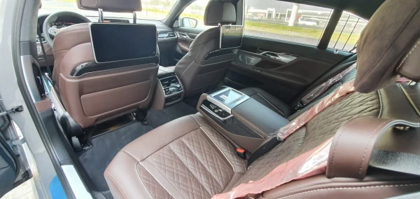 BMW 750 Li M (Gris), 2020
