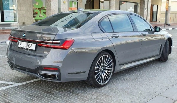 BMW 750 Li M (Gris), 2020