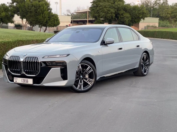 BMW 740Li (Gris), 2023