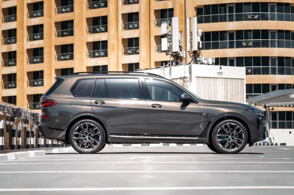 BMW X7 40i (Grey), 2023