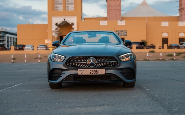 Mercedes E200 Cabrio (Dunkelgrau), 2022