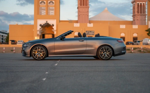 Mercedes E200 Cabrio (Dunkelgrau), 2022