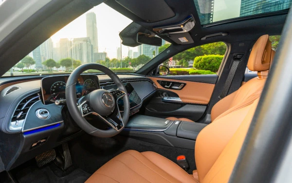 Mercedes E200 (Grey), 2025