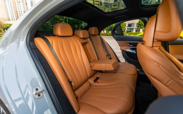 Mercedes E200 (Grey), 2025
