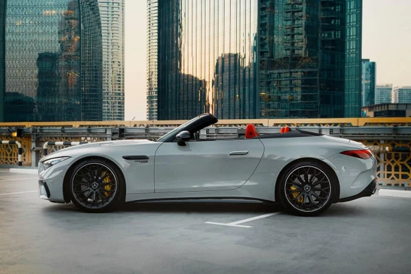 Mercedes SL63 AMG (Grau), 2023