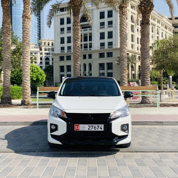Mitsubishi Attrage (Blanco), 2025