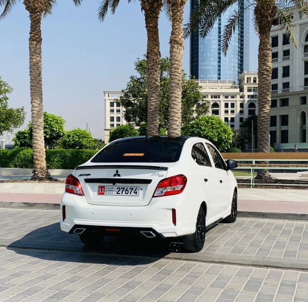 Mitsubishi Attrage (Blanco), 2025