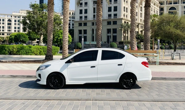 Mitsubishi Attrage (Blanco), 2025