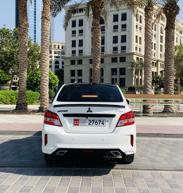 Mitsubishi Attrage (Blanco), 2025