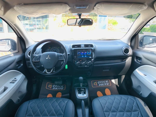 Mitsubishi Attrage (Blanco), 2025