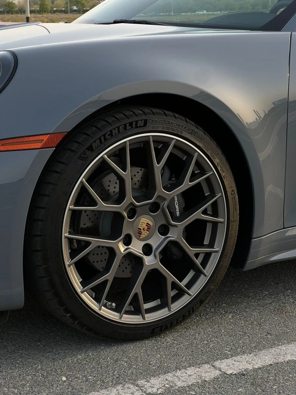 Porsche 911 / Carrera (Grigio), 2023