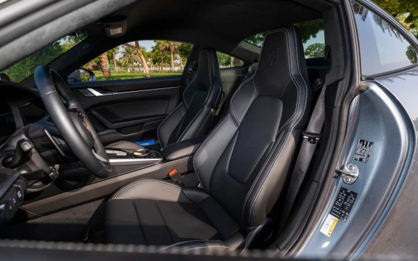 Porsche 911 Carrera GTS (Grise), 2025