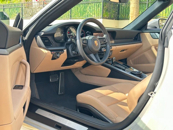 Porsche Targa (Gris), 2024