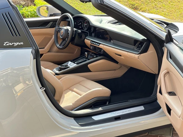 Porsche Targa (Gris), 2024