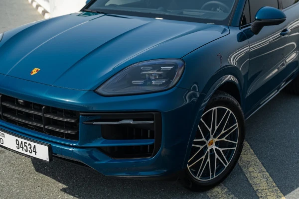 Porsche Cayenne (Grey), 2025