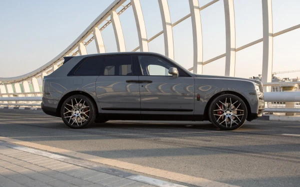 Rolls Royce Cullinan (Grey), 2022