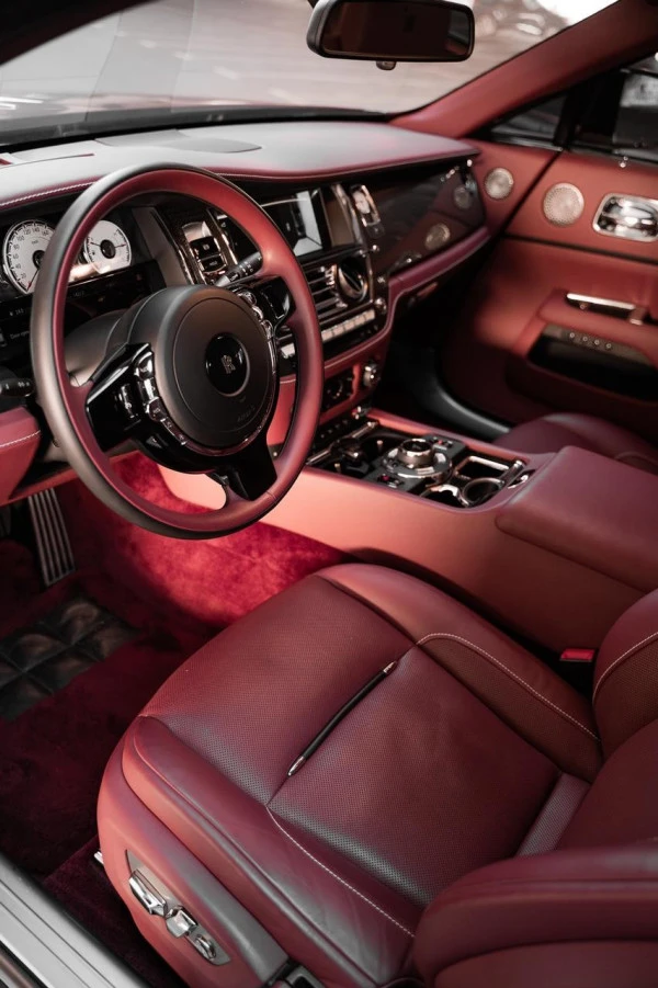 Rolls Royce Wraith Black Badge (Бардовый), 2019
