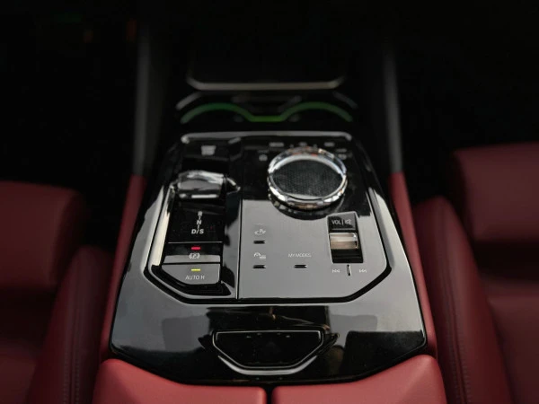BMW 520i (Nardo grey), 2026
