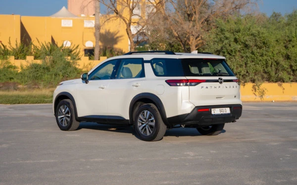 Nissan Pathfinder (Жемчужно-белый), 2025