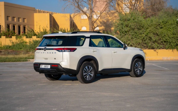 Nissan Pathfinder (Жемчужно-белый), 2025