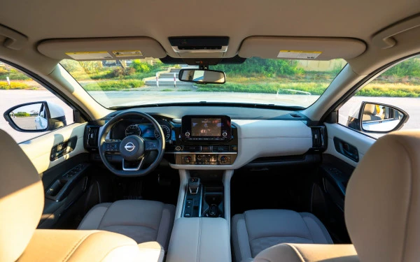 Nissan Pathfinder (Pearl White), 2025