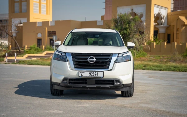 Nissan Pathfinder (Perlweiss), 2025