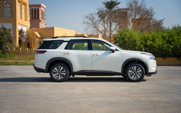 Nissan Pathfinder (Perlweiss), 2025