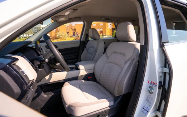 Nissan Pathfinder (Perlweiss), 2025