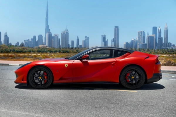 Ferrari 812 Superfast (Красный), 2019