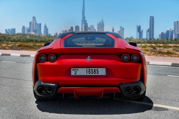 Ferrari 812 Superfast (Красный), 2019